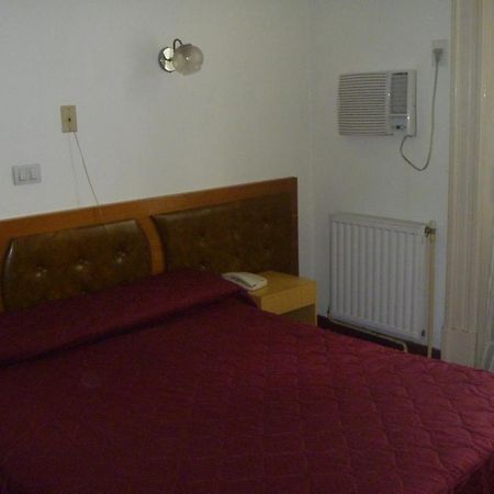 בואנוס איירס Hotel Turista חדר תמונה