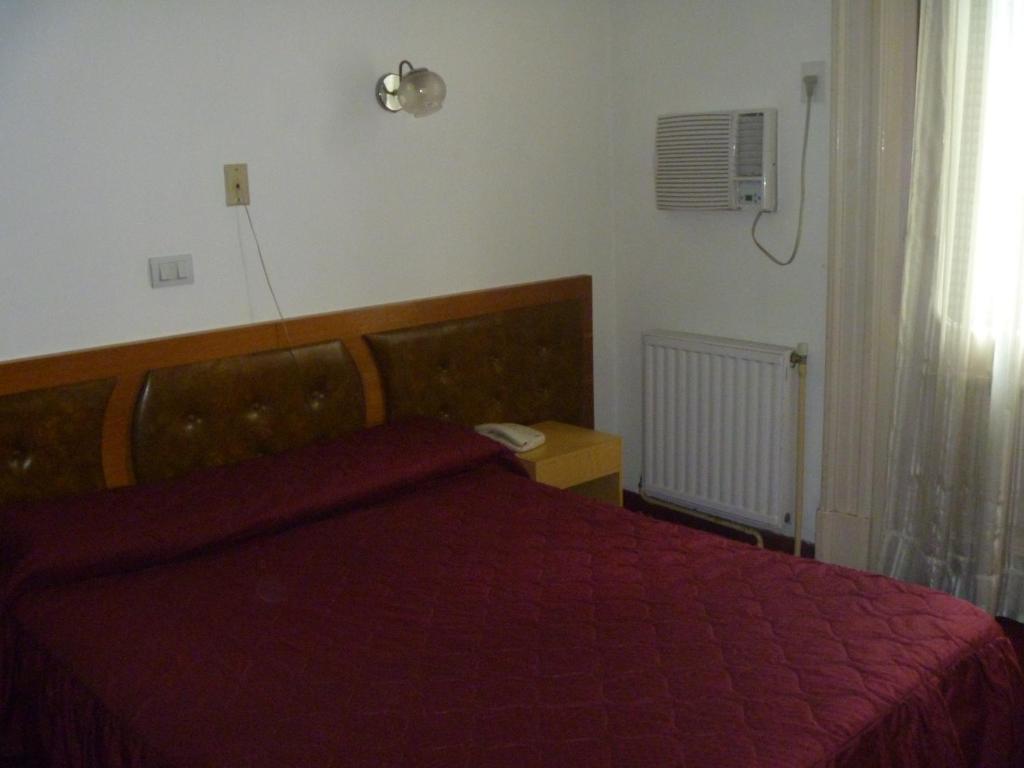 בואנוס איירס Hotel Turista חדר תמונה