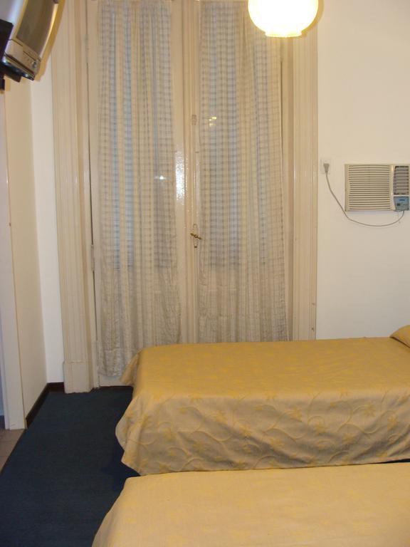 בואנוס איירס Hotel Turista מראה חיצוני תמונה