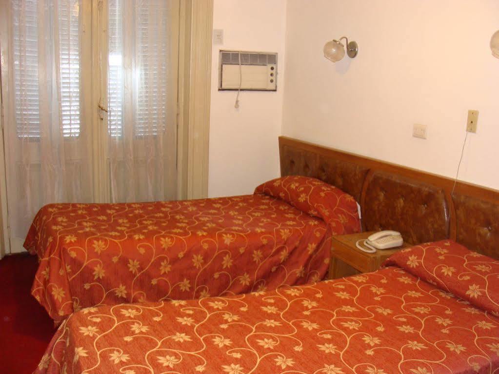 בואנוס איירס Hotel Turista מראה חיצוני תמונה